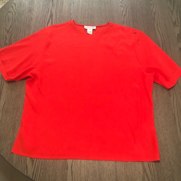 Red woman’s blouse - Picture 12 of 12